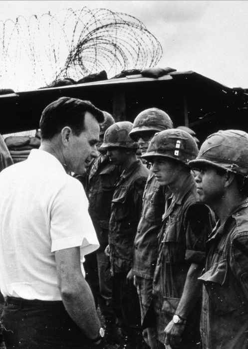 George Bush visits US soldiers in Southeast Asia