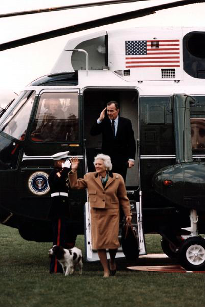President and Mrs. Bush leaving Marine One
