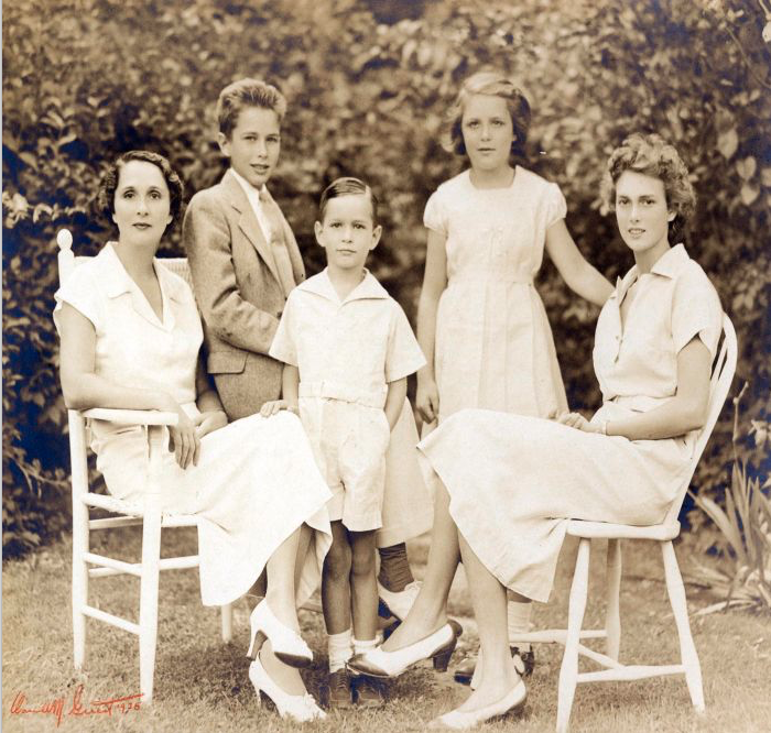 Pauline Robinson Pierce with her four children