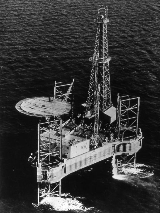 Vinegarroon mobile drilling platform in Houston,Tx